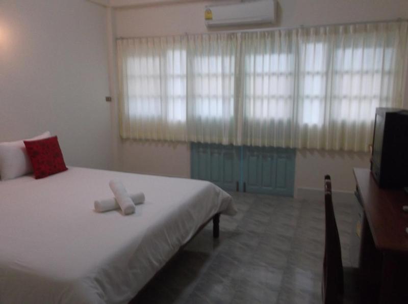 Albatross Guesthouse @ Thungwualaen Beach Pathiu Exteriör bild