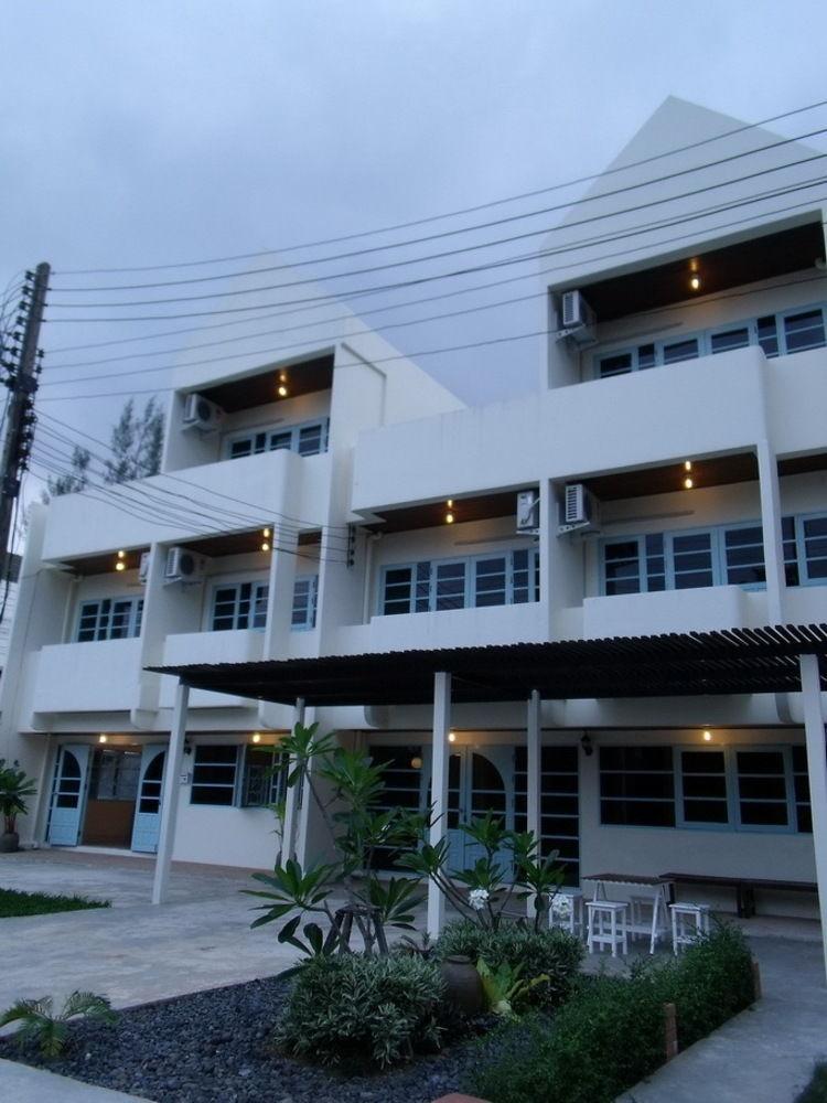 Albatross Guesthouse @ Thungwualaen Beach Pathiu Exteriör bild