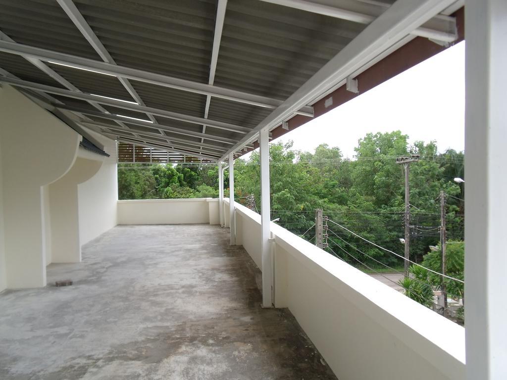 Albatross Guesthouse @ Thungwualaen Beach Pathiu Exteriör bild