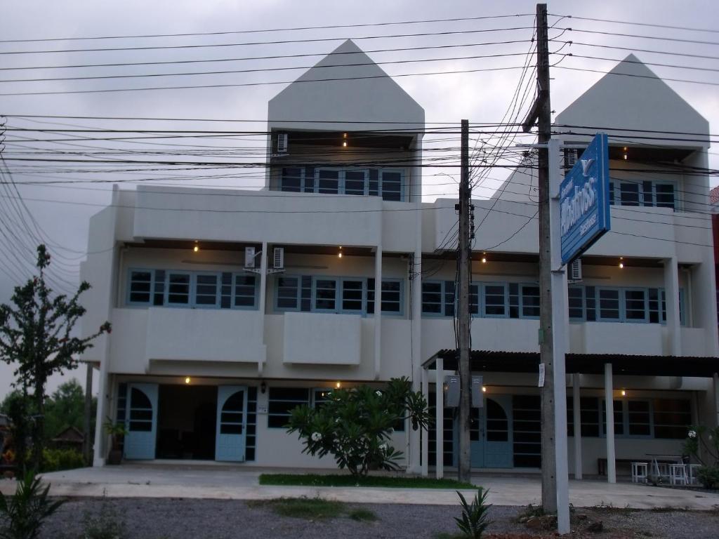 Albatross Guesthouse @ Thungwualaen Beach Pathiu Exteriör bild