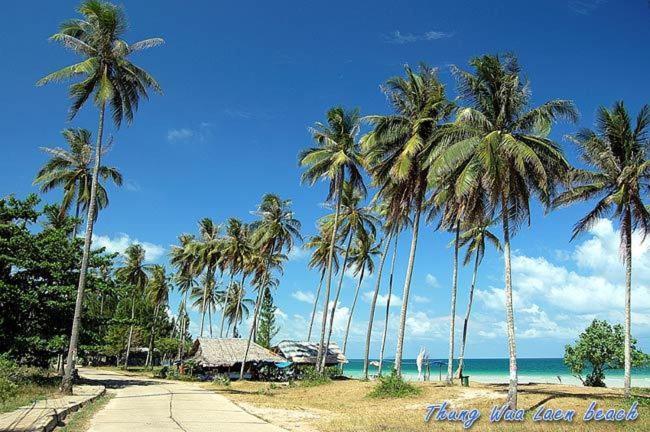 Albatross Guesthouse @ Thungwualaen Beach Pathiu Exteriör bild