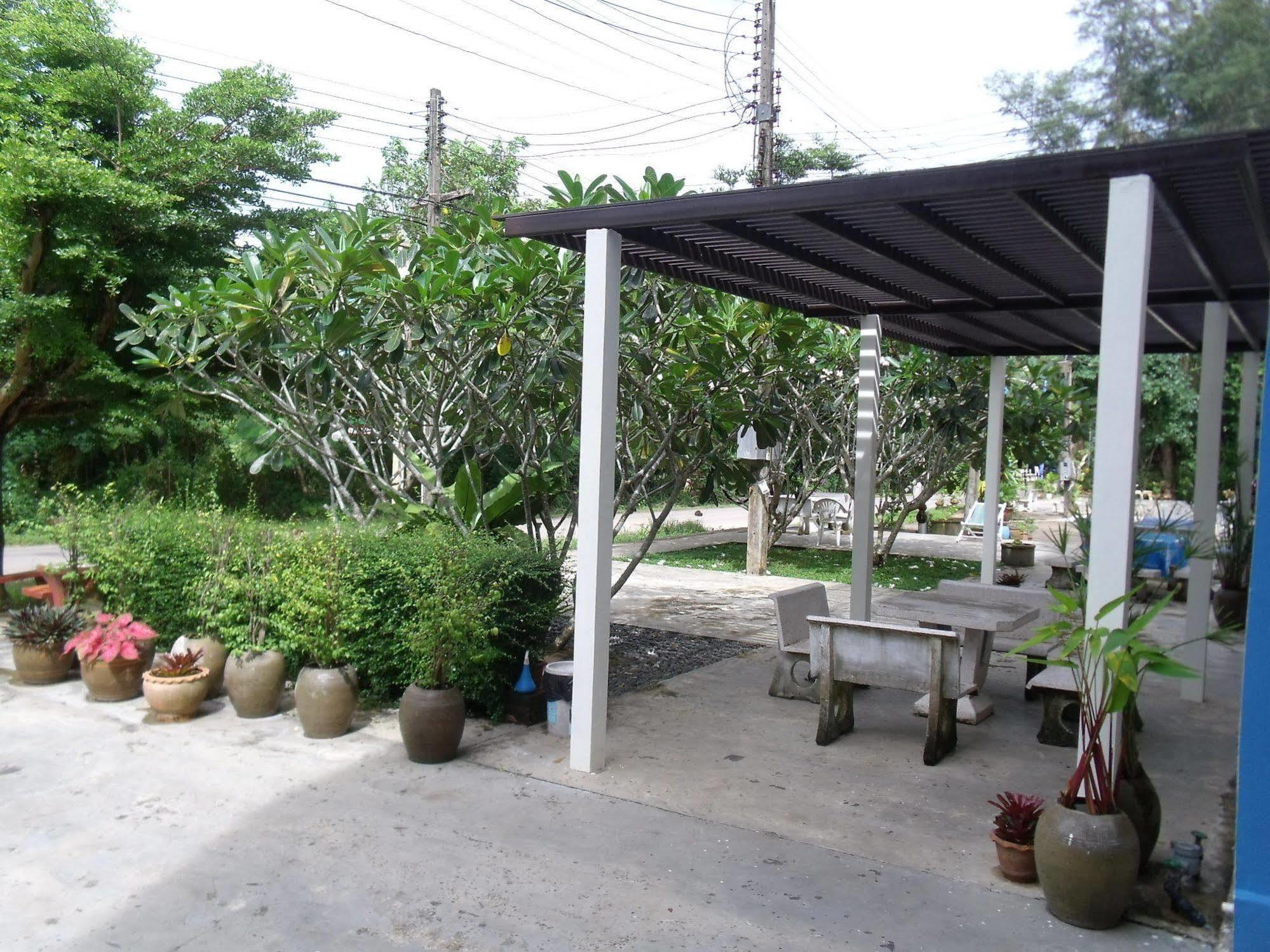 Albatross Guesthouse @ Thungwualaen Beach Pathiu Exteriör bild