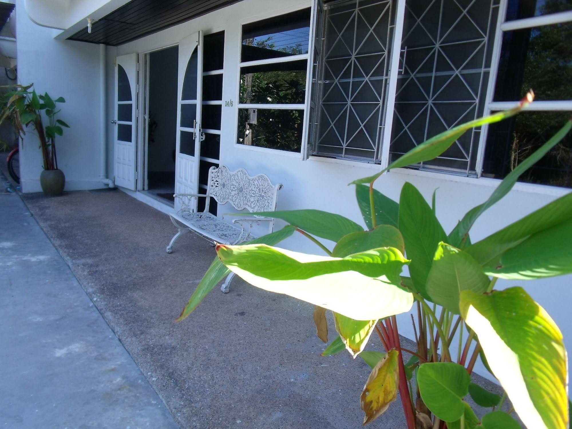 Albatross Guesthouse @ Thungwualaen Beach Pathiu Exteriör bild