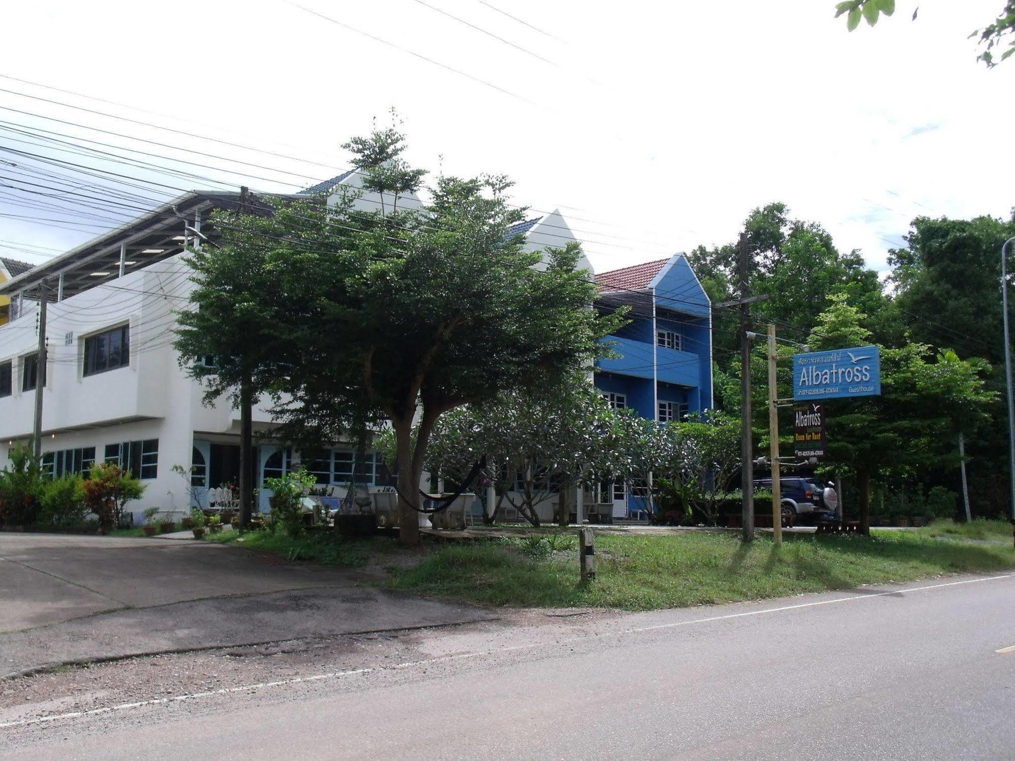 Albatross Guesthouse @ Thungwualaen Beach Pathiu Exteriör bild