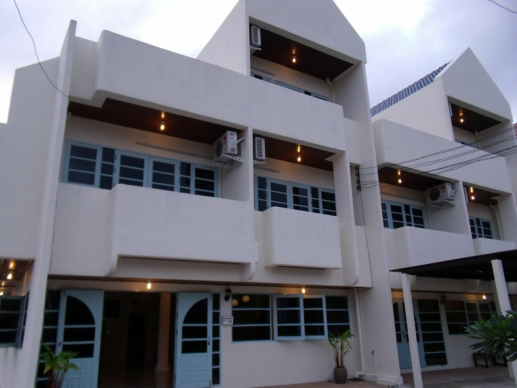 Albatross Guesthouse @ Thungwualaen Beach Pathiu Exteriör bild